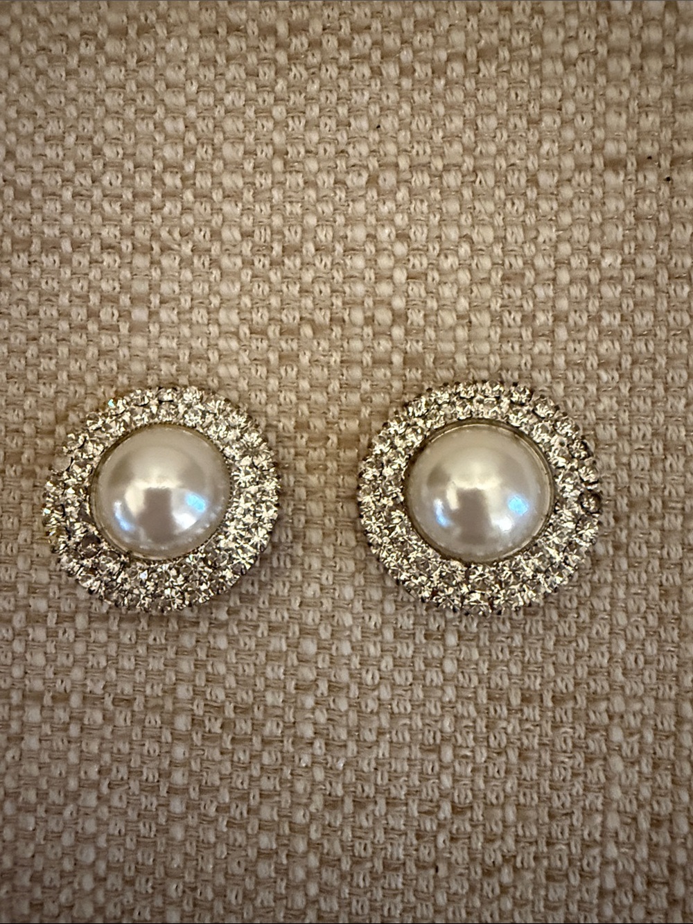 Vintage Pearl Center Crystal Halo Stud Earrings - White